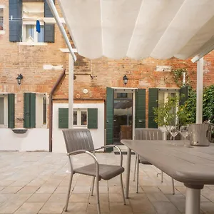 Apartment Luxury Garden Mansion R&r 