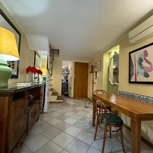 Apartment Voile Rouge