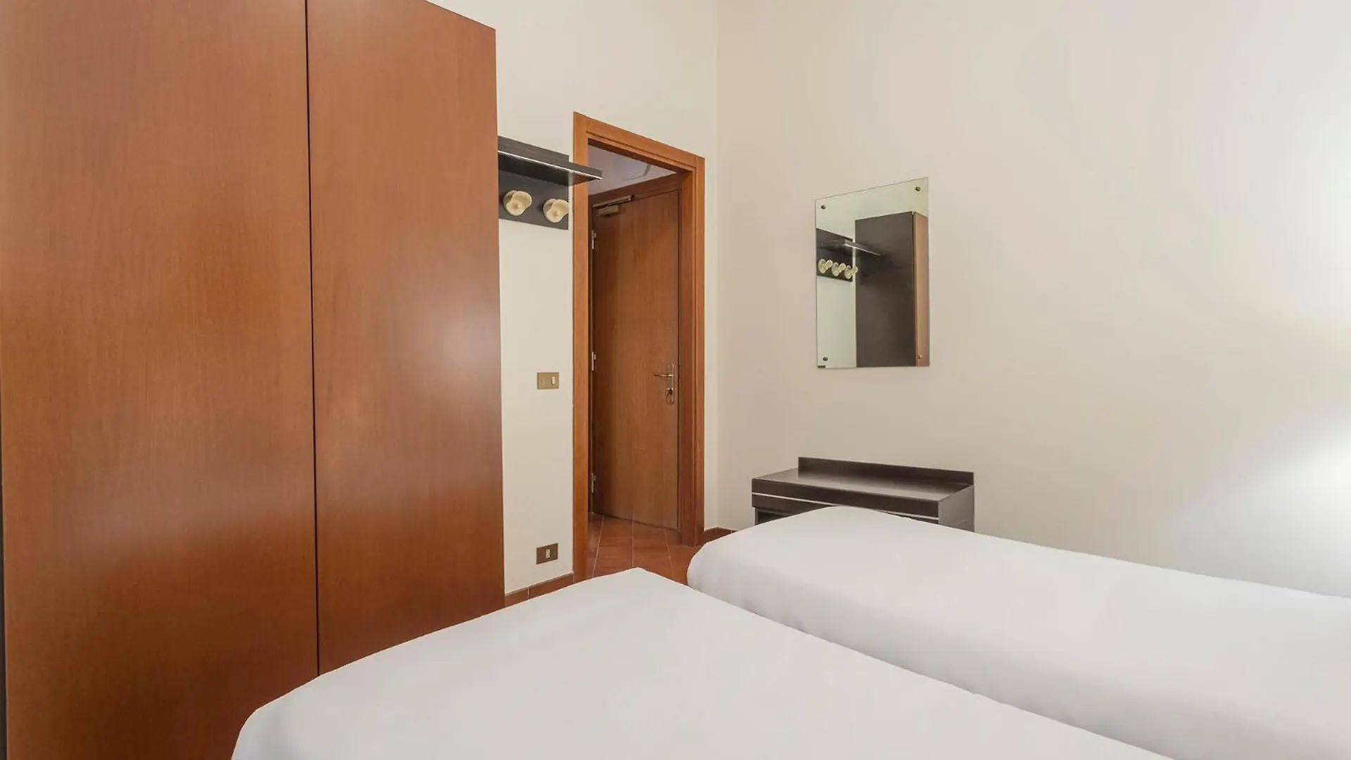 ***  Crisol Europa Hotel Palermo Italy
